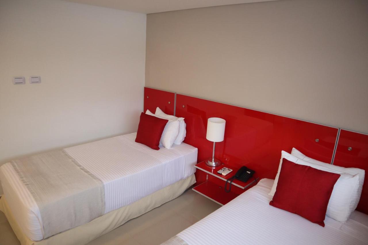 Hotel Blue 66 カリ エクステリア 写真