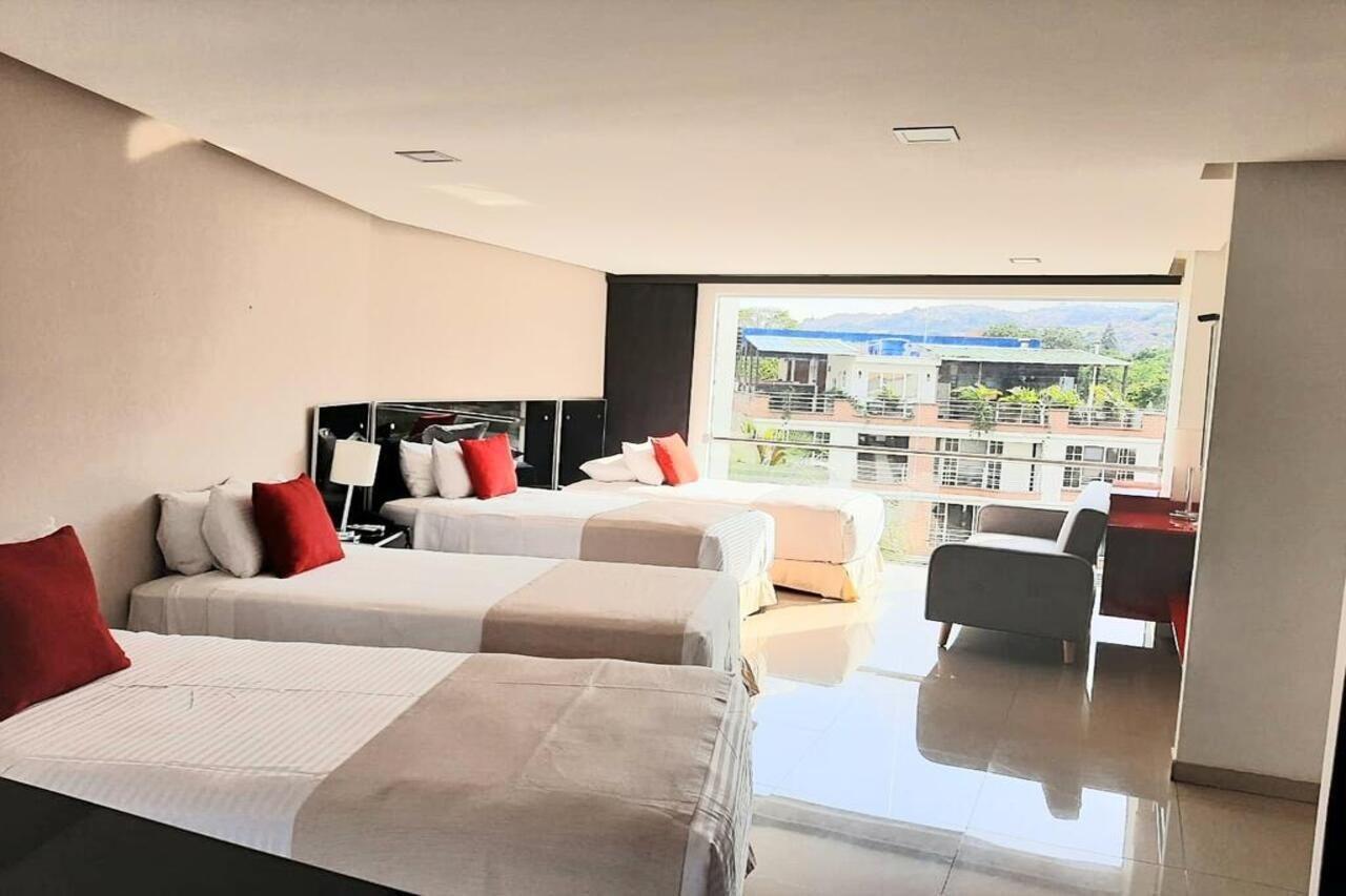 Hotel Blue 66 カリ エクステリア 写真