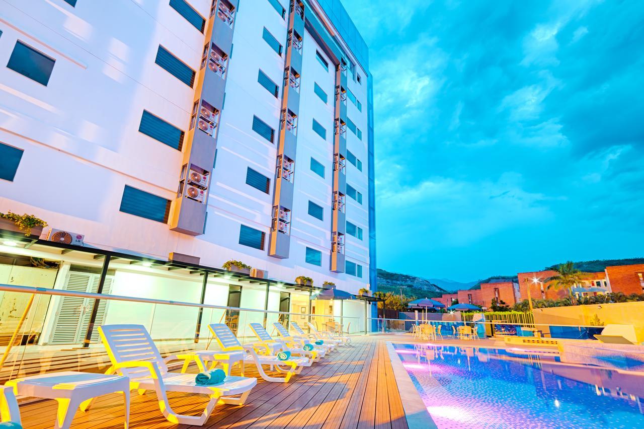 Hotel Blue 66 カリ エクステリア 写真